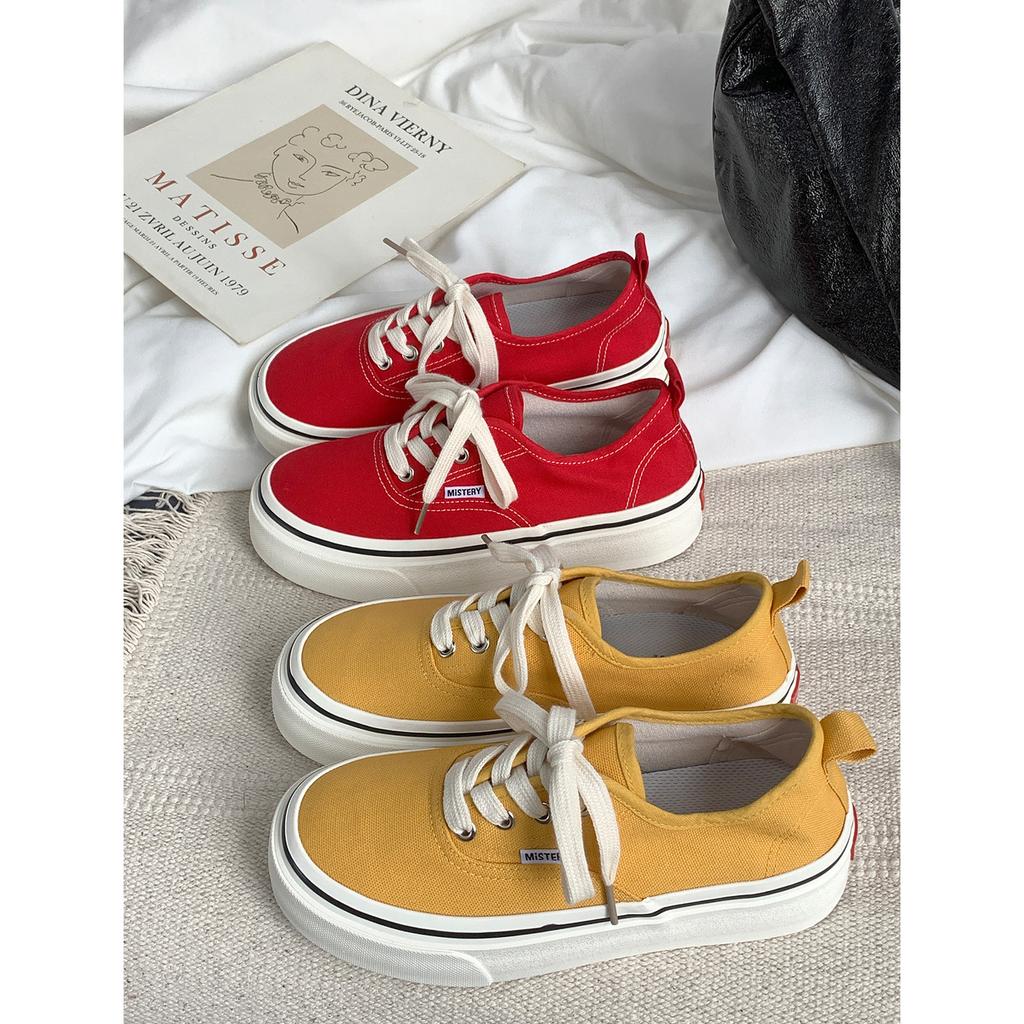 Rotfarbene Canvas-Schuhe mit dicker Sohle Damen 2025 neu Frühling und Sommer Einschlupfschuhe weiß vielseitige weiche Sohlen keine müden Füße Board-Schuhe