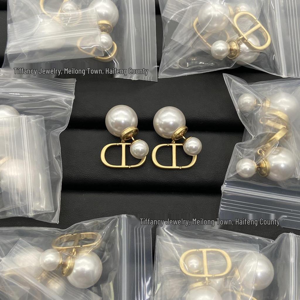 D Family Little Bee Pearl Stud Earrings: Creative Front/Back Hanging Design