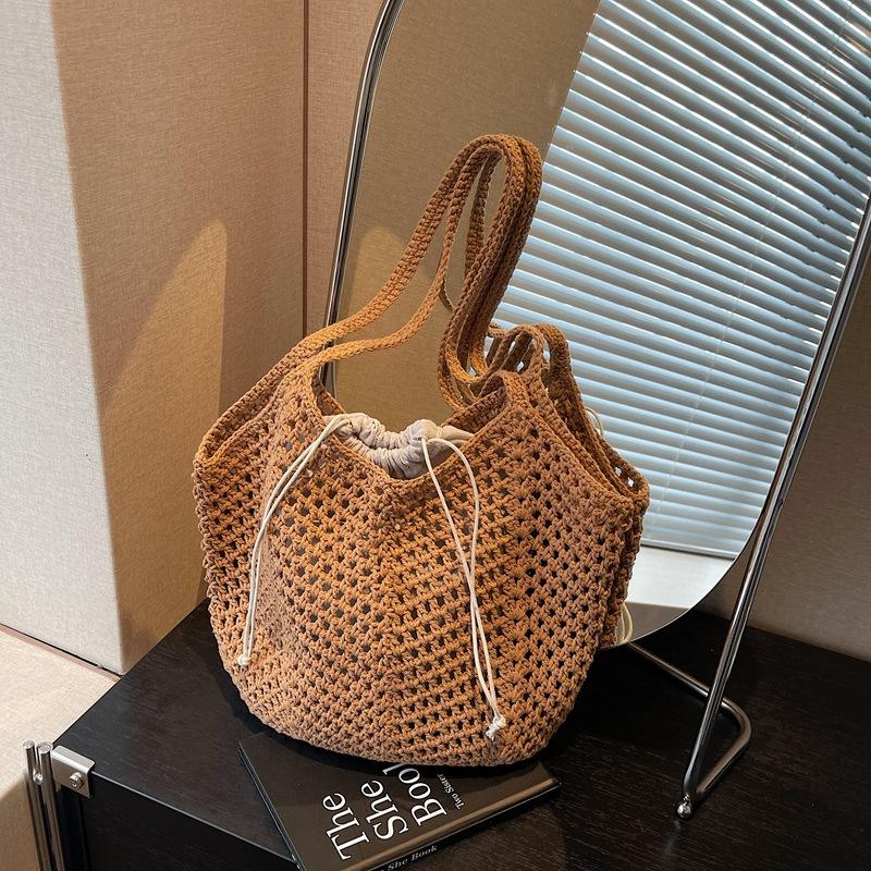 2025 spring and summer new hollow bucket bag shoulder woven bag large capacity tote bag fashionable beach women's bag