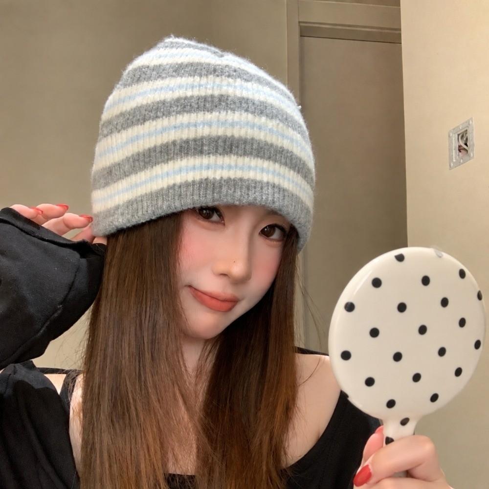 56-58cm Size Stripe Knitted Beanie Hat Polyester Soft Cold Proof Hat Warm Winter Beanie  For Women