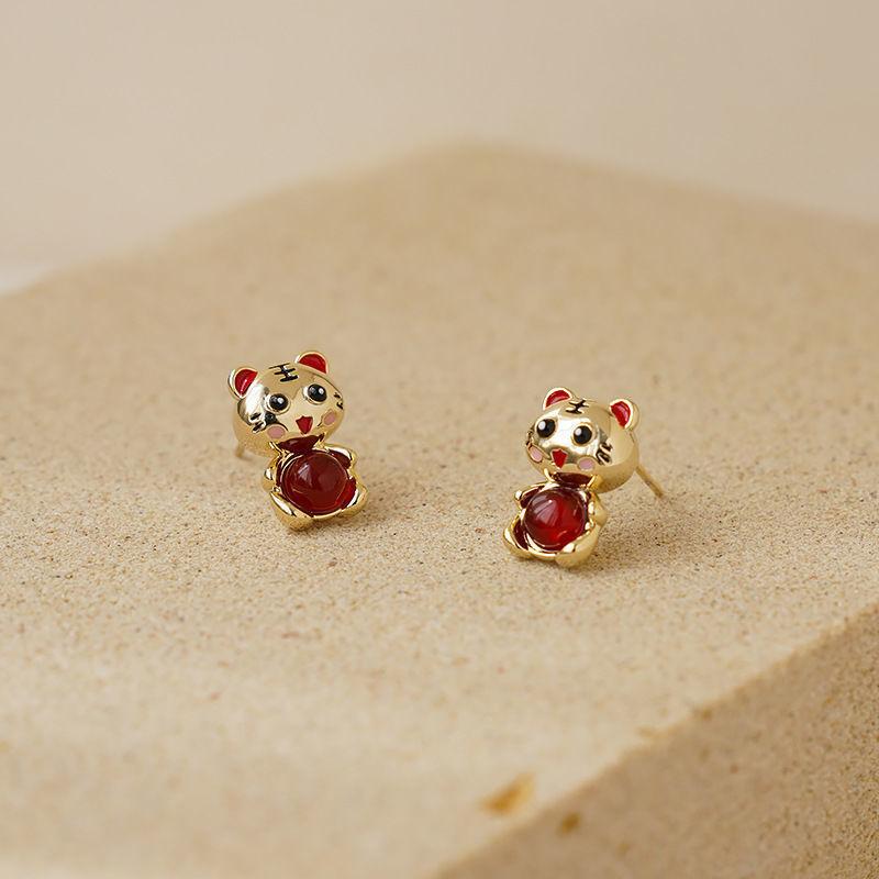 Серьги-гвоздики JMXD женственность милые серьги с маленьким тигром нишевый дизайн темперамент новогодние милые серьги женские золотой