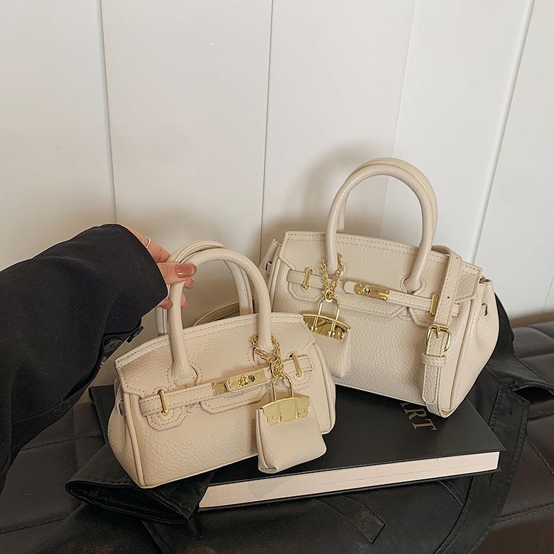 New Fashionable Versatile Portable Shoulder Messenger Bag