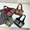Dames tas nieuwe straattrend tas textuur klinknagel design dames locomotief wind schoudertas