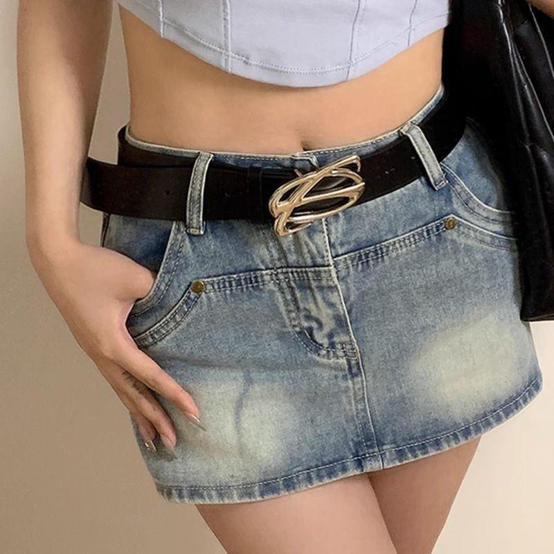 

Retro Elegant Black Waist Belt For Women With Unique Design For Wear Everyday