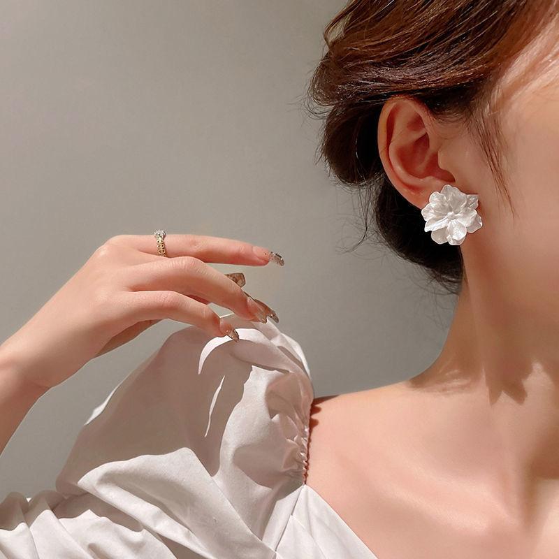 Zhao Ruth White Beautiful Girl Flower Earrings Tide French Sense Earrings Women'S Summer Earrings