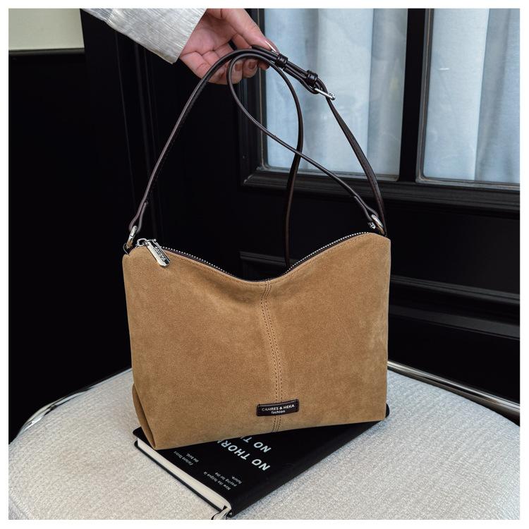 

Сумка большой вместимости женская осенне-зимняя новая матовая ретро на плечо через плечо сумка-мессенджер с отделкой для работы