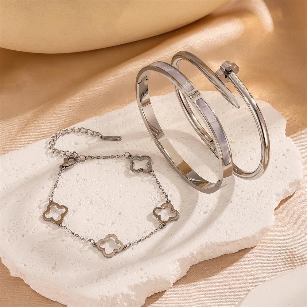 

Htpwe Набор из 3 предметов из нержавеющей стали, гвоздики в виде четырехлистного клевера, наборный браслет, костюм, золото 18 карат, парный, праздничный подарок, браслет с цирконом