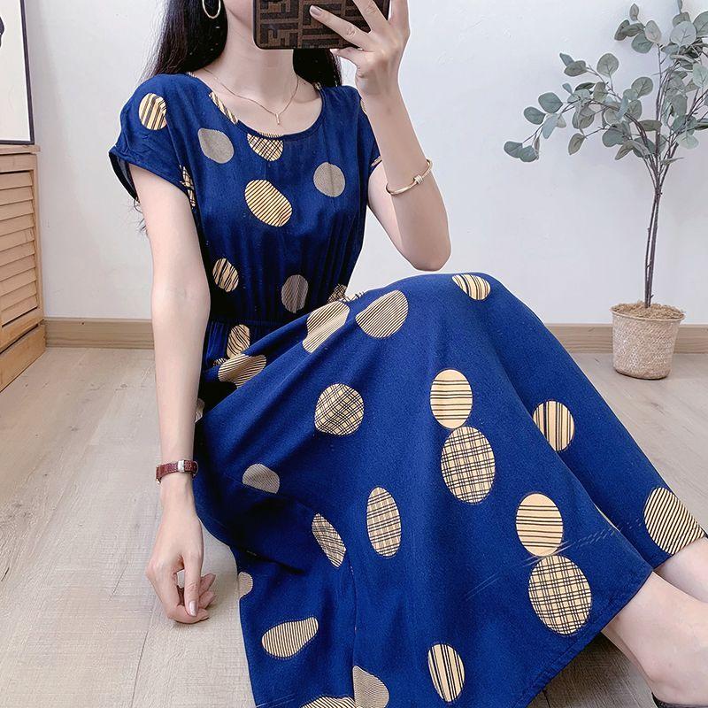 Свободное и обтягивающее хлопково-шелковое платье с короткими рукавами для летней — фото 20