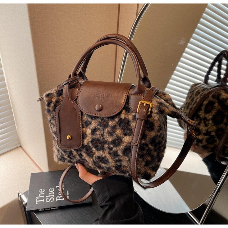 

Leopard print bag women s large-capacity new autumn and winter premium texture messenger bag portable commuter tote bag темно-коричневого