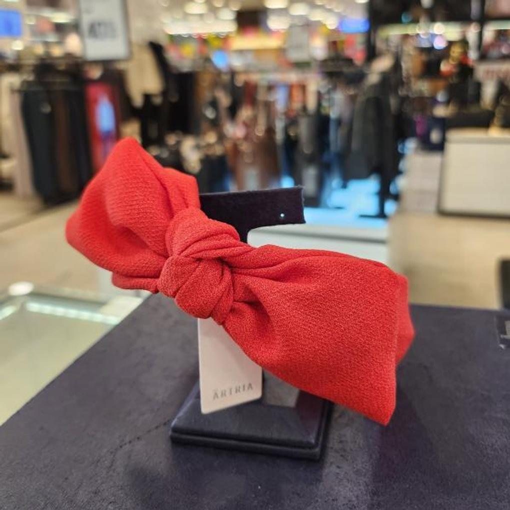 Atria One Color Ribbon Wire Band HMIHBFB0227NSF