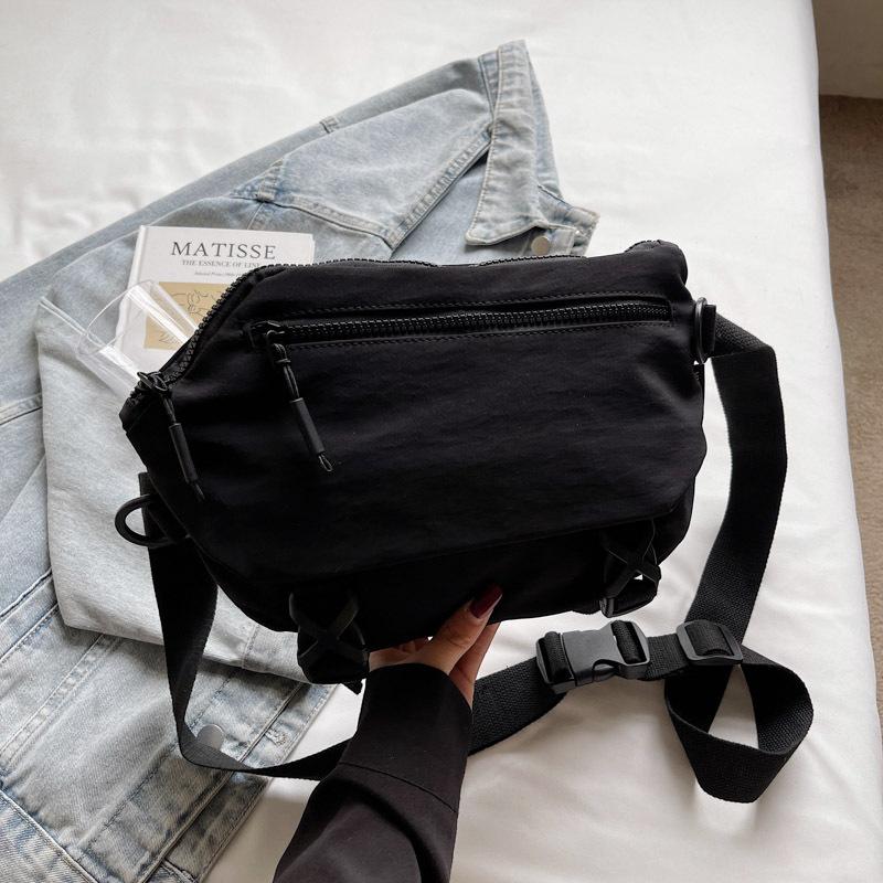 

2025 лето новая модная женская сумка большой вместимости ткань Оксфорд сумка-мессенджер на плечо подмышку модная маленькая квадратная сумка чёрный