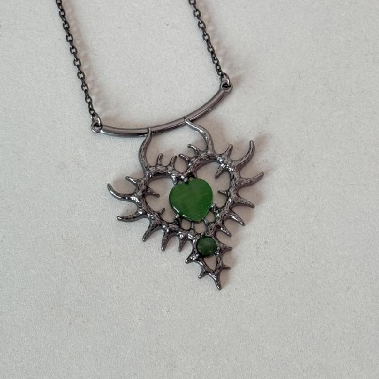 Trendsetting Rhinestones Encrusted Heart Necklace Fashion Accessory for Dates and Everyday Daily Use Casual Wear