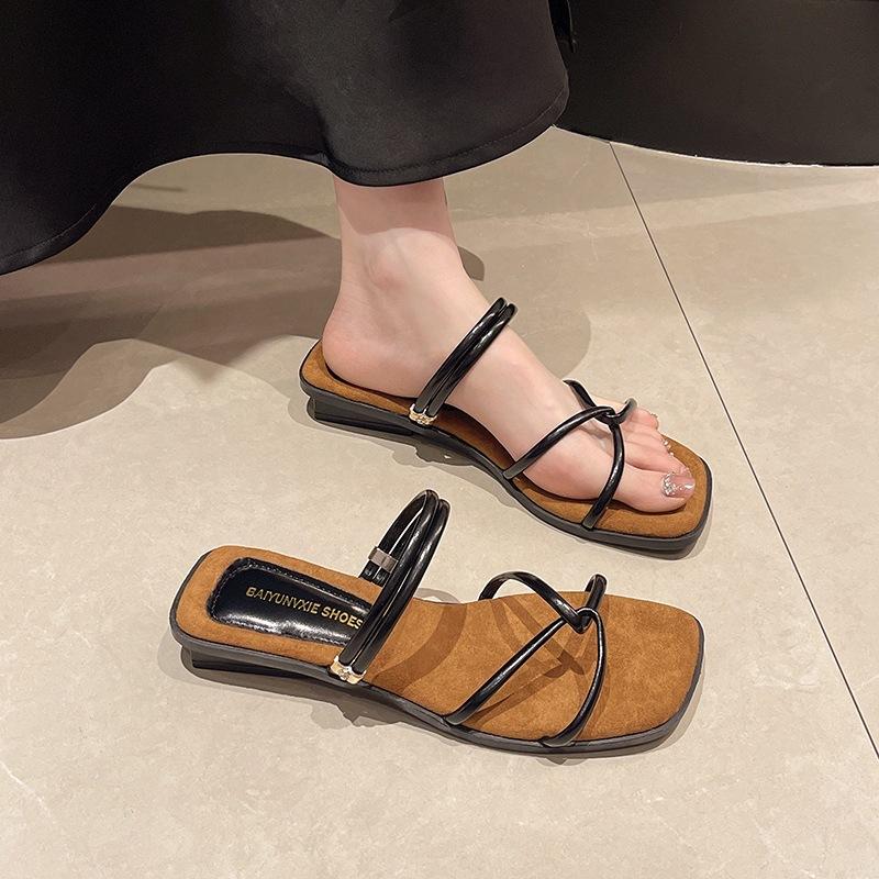 Beautiful thick heel cross-strap two wear sandals women's 2025 new summer wear temperament French one-word slippers