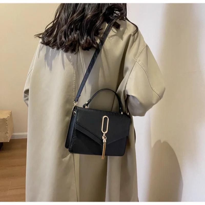 Monochromatic shoulder bag with tassel simple Western style square bag portable bag small bag