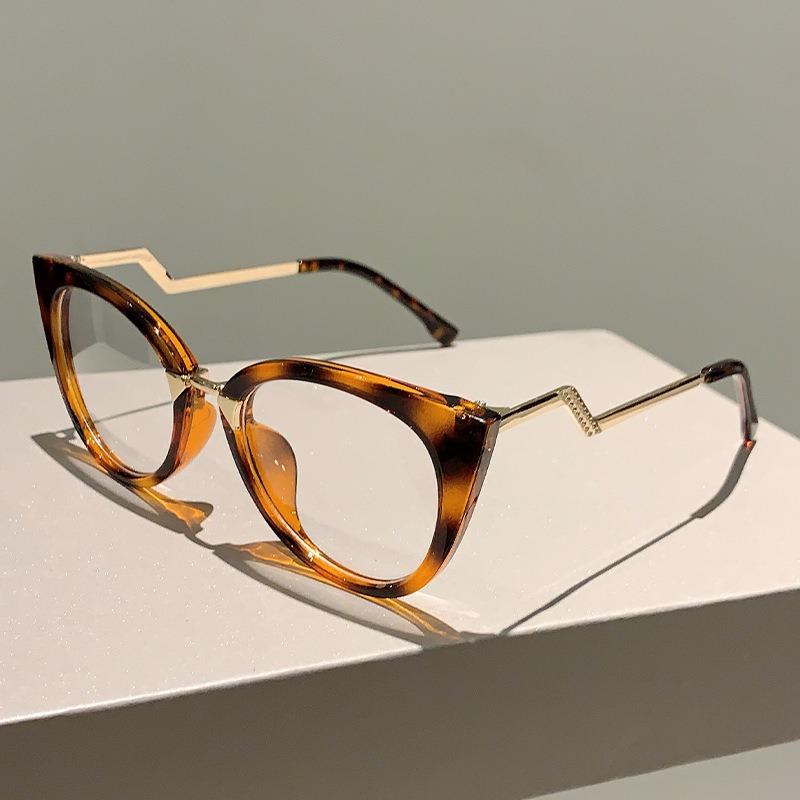 Vintage Flache Leichte Cat-Eye Große Fassung Blaulichtfilterbrille Damen Mode Halbe Metallseite High Definition Brille
