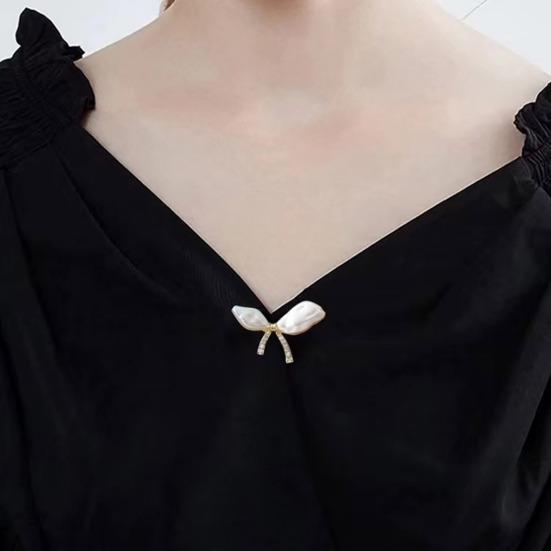 Women Brooch Imitation Pearls Bow Shape Anti-Wear Lapel Pin Scarves Shawls Bags Badge Fashion Accessories