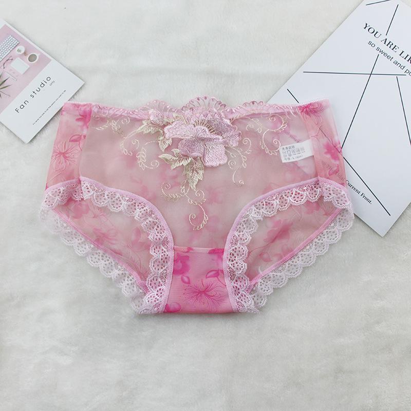 

Женские прозрачные трусики средней посадки с кружевной отделкой и вышивкой в виде роз XL розовый