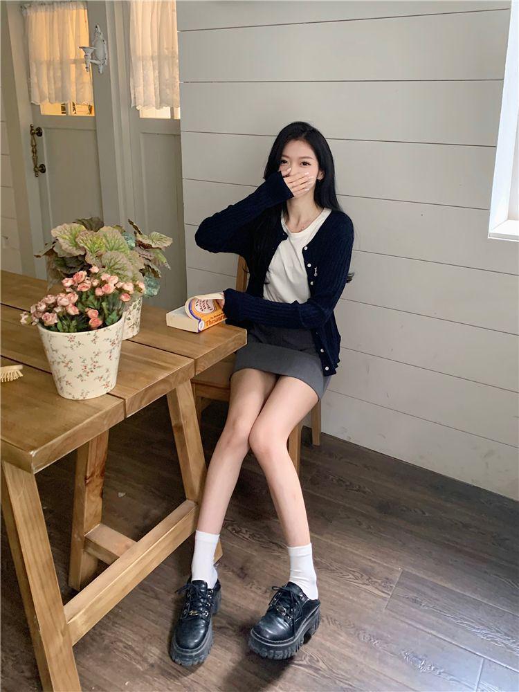 Early Autumn Women's V-Neck Knit Cardigan - College Style, Short, Embroidered, High-Waisted Korean Fashion Sweater
