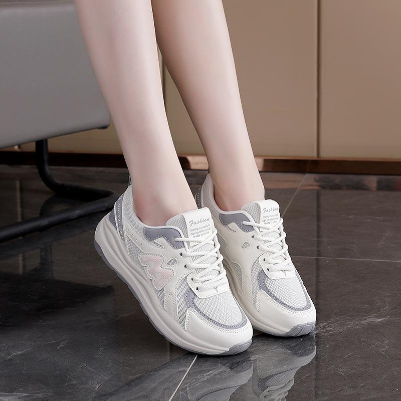 

Mesh breathable thick-soled high-white shoes women s 2025 spring new casual dad shoes thick-soled Forrest Gump shoes 6816 35