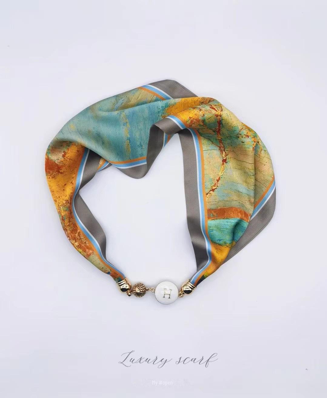 

Ожерелье с магнитной пряжкой из пряжи Xiangyun: Шелковый шарф с жемчугом для женщин - летняя цепочка на ключицу и высококачественное украшение на шею.