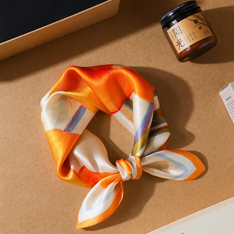 Hang Silk Road Women's Mulberry Silk Scarf & Aromatherapy Gift Set