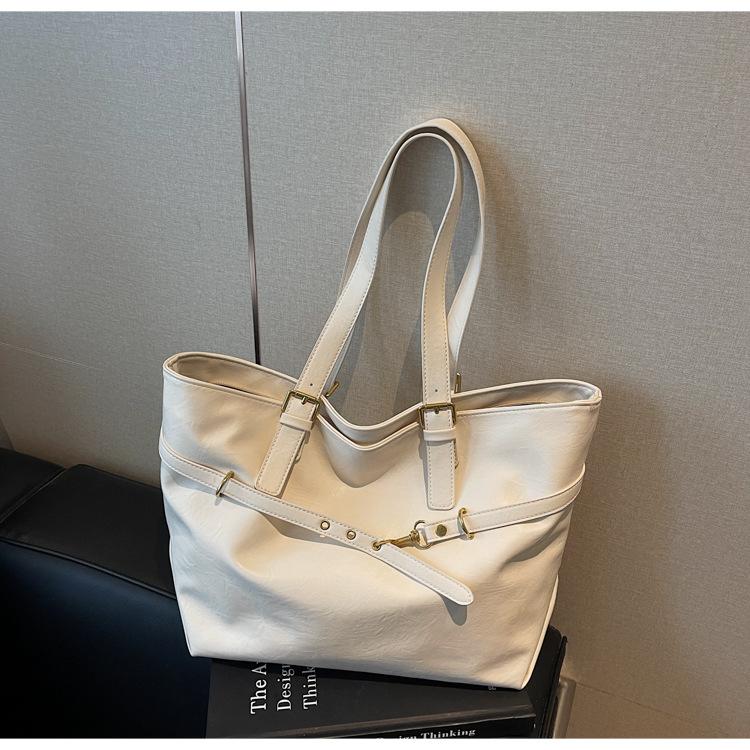 Winter Retro Bag Women's 2025 New Large-capacity Fashionable Versatile Shoulder Bag Simple Commuter Tote Bag