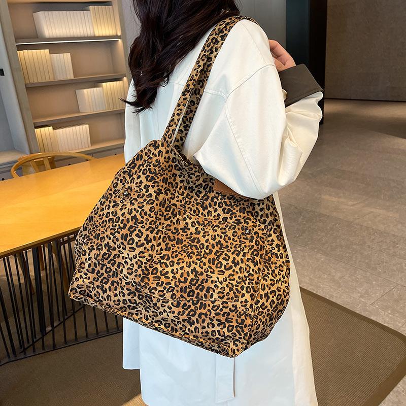 Large capacity leopard print fashion shoulder bag women's new simple personalized tote bag large shopping bag leisure travel bag