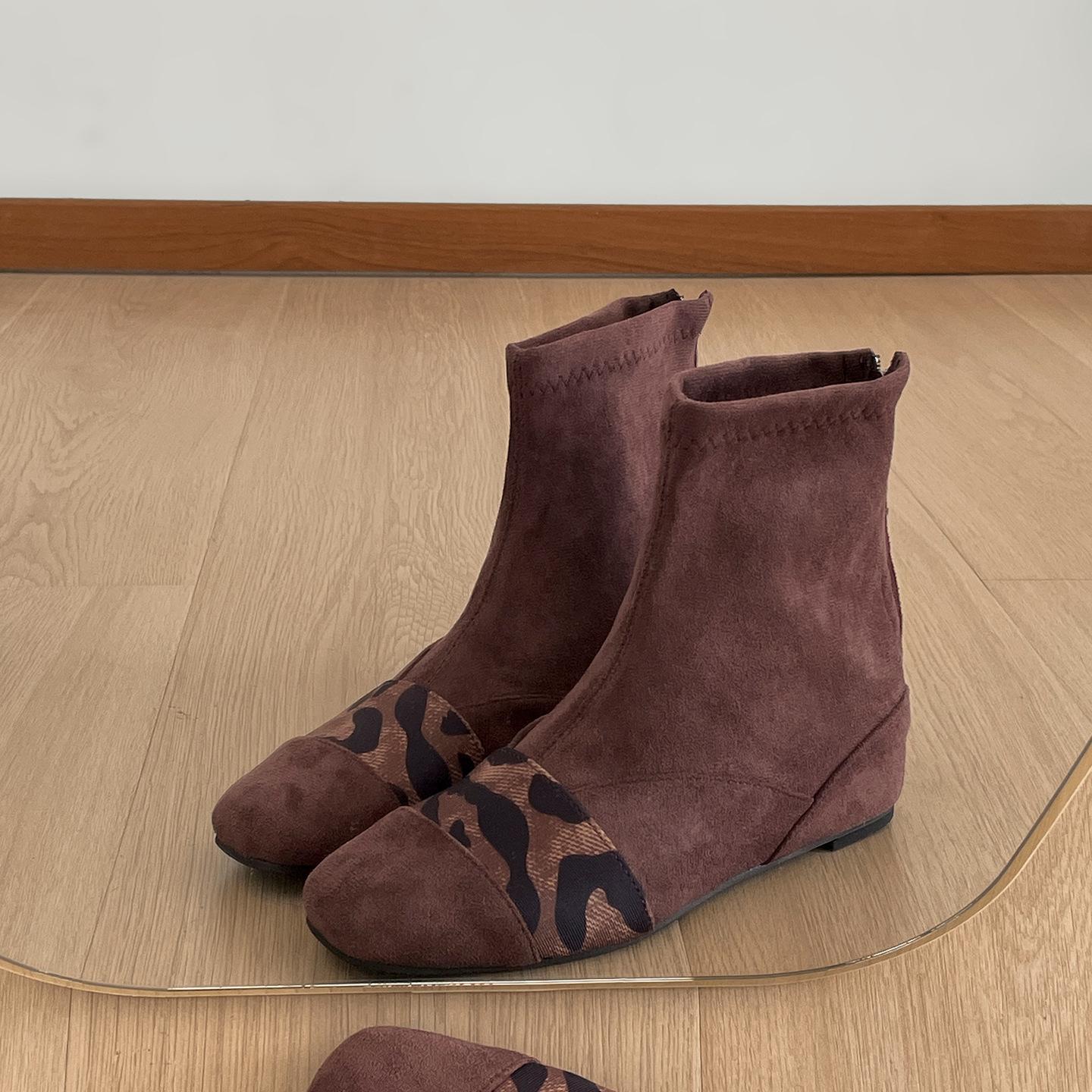 

Queen Fan Black Retro Square Head Flat Boots Children s 2025 New Autumn Skinny Inner Height Increasing French Boots 40 темно-коричневого