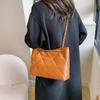 2023 Winter New Women's Bag Fashion Street Trend Shoulder Bag Retro Casual Crossbody Bag Rhombic Chain Tote Bag In Black