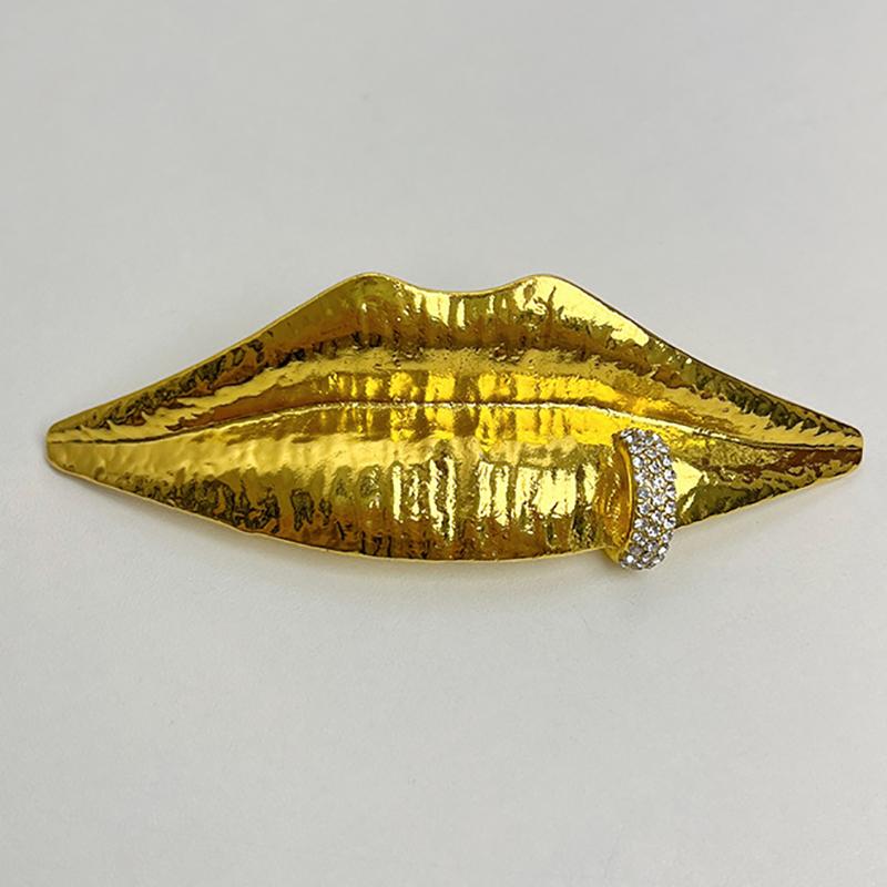 Fashion Jewelry Lip Shaped Brooch For Women Party Gifts Exaggerative Accessories