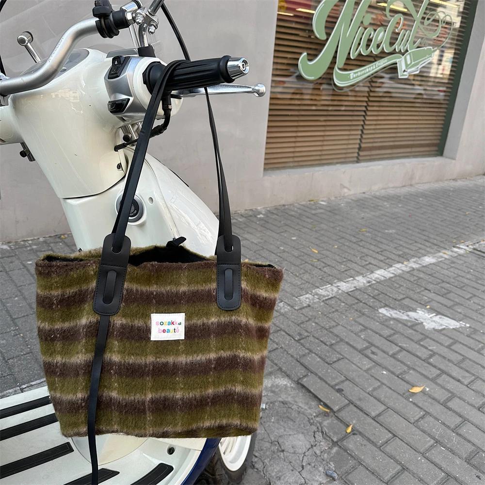

Vintage Plush Ladies Shoulder Bag Sweet Plaid Female Travel Tote Woolen Handbags Large Capacity Retro Women s Commute Bags Purse