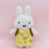 Frühlings-Kirschblüten-Stofftier mit Fruchtkleid und Hasenanhänger für Kinder