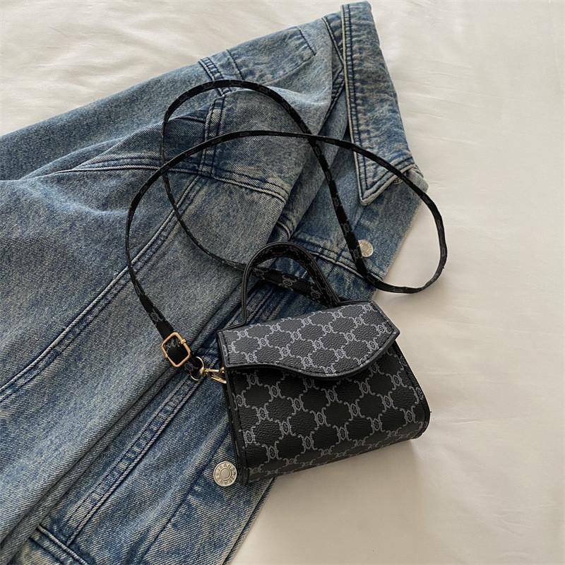 Chic Vintage Style Minimalist Fashionable Small Square Bag With Unique Design In Black Brown Gray чёрный