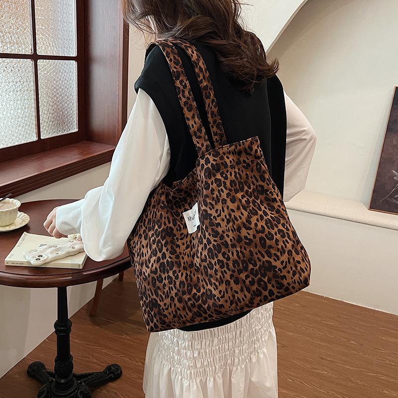 2025 Nytt Leopard Mønster Motedameveske En Skulder Høst og Vinter Koreansk Håndholdt Dameveske Pendlerstil Tote Bag
