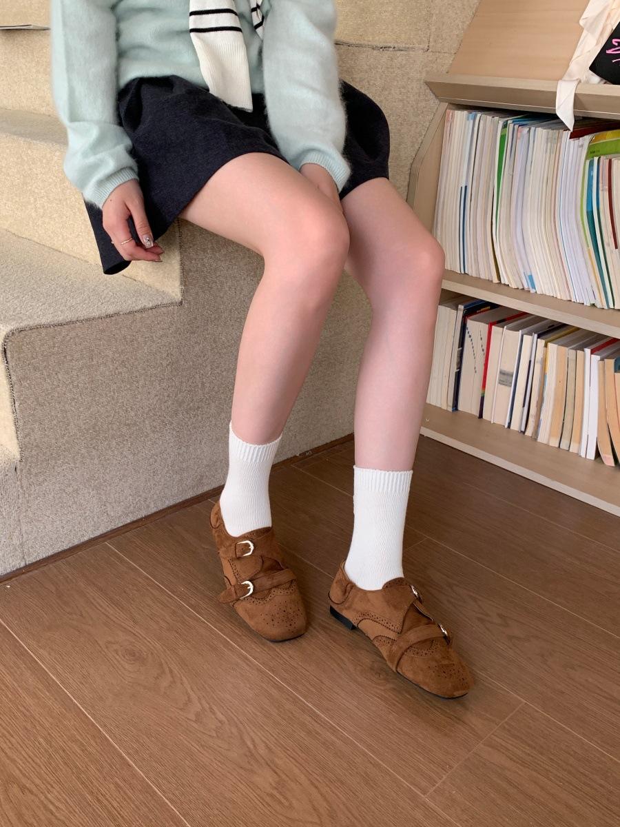 

2025 осень новый нишевый дизайн пряжка ремня увеличивающие рост одинарные туфли модные универсальные ретро гравированные лоферы 39 светло-коричневого