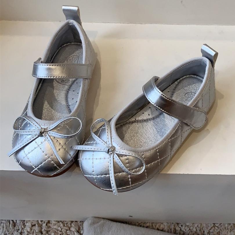 

Корейский стиль клетчатые детские туфли для девочек маленькие кожаные туфли мягкая подошва туфли принцессы с мелким вырезом детские одинарные туфли 25 серебряный