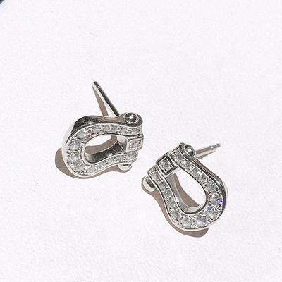 Huitan Ausgefallener U-förmiger Ohrstecker für Damen mit Pavé-Kristall Zirkonia Zierliche Damenohrringe Alltagstauglich Moderne Mode Zirkon