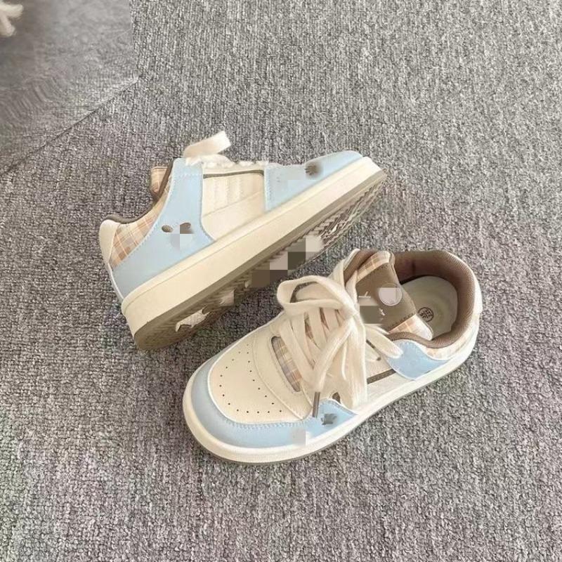 Campus style little white shoes women's new autumn breathable board shoes versatile students with skirts bread shoes