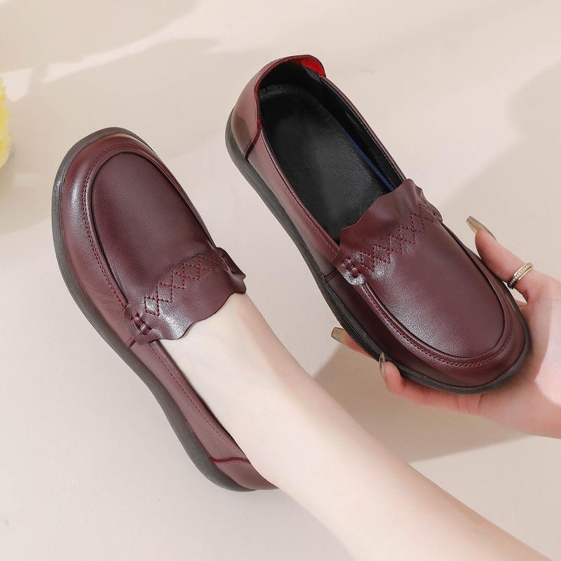 

New retro leather women s shoes spring and autumn middle-aged cow tendon sole mother shoes soft sole casual elderly single shoes women 40