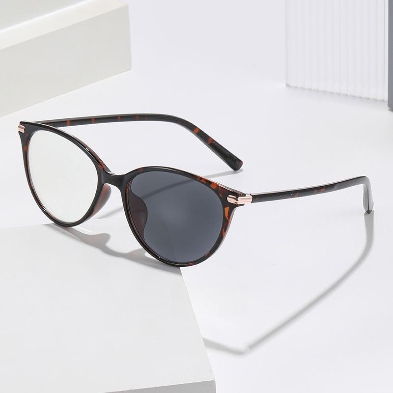 2026 New Cat-Eye Photochromic Myopia Glasses Unisex Ultra-Lightweight Premium Anti-Blue Light Eyewear Minus Diopter 0 To -4.0