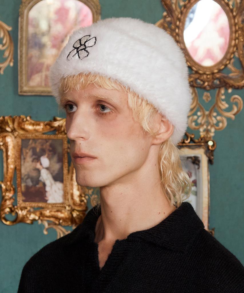 UNALLOYED Flower Fur Beanie / Ivory