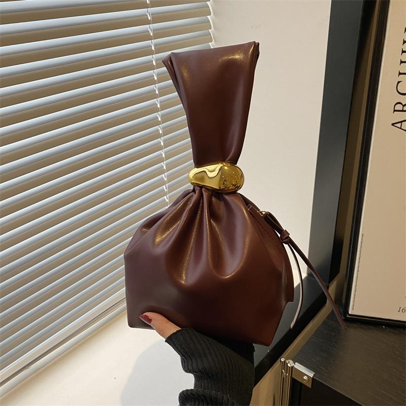 

Niche design personalized retro small bag women s autumn and winter new pleated simple and beautiful bucket bag бордовий