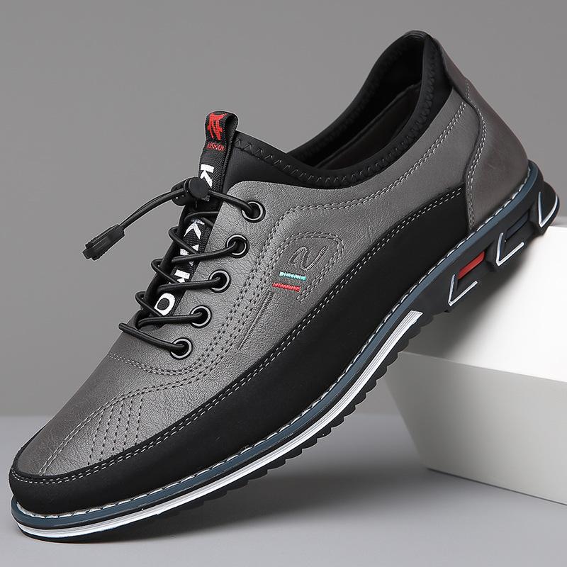 Nye herre slip-on arbeidssko Hvite Broderte PU-skinn Vanntette Fritidssko Bred Passform Komfortable Loafers med Flat Såle