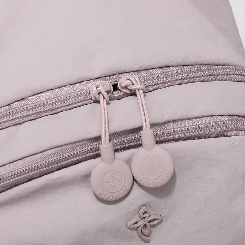 Leichter Nylon-Rucksack mit Reißverschlusstasche vorne Seitentaschen Verstellbare Träger Lässiger Tagesrucksack für Damen für den täglichen Gebrauch und Reisen