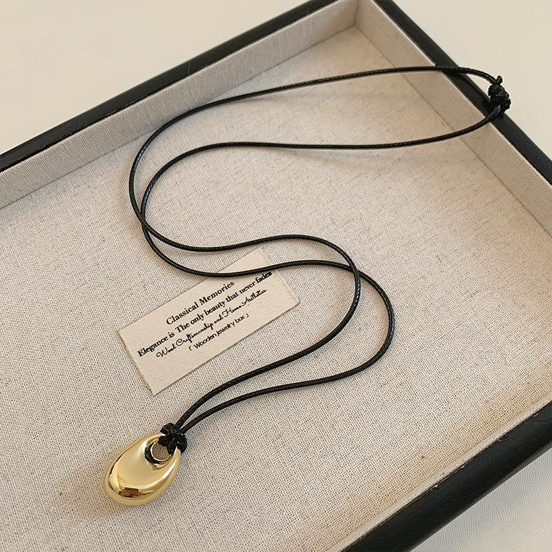 

Новое ожерелье-подвеска Капля 2025 года для женщин – Длинный черный шнурок, Элегантный дизайн легкая роскошь , Идеально подходит для осенних и зимних свитеров Medium золотой