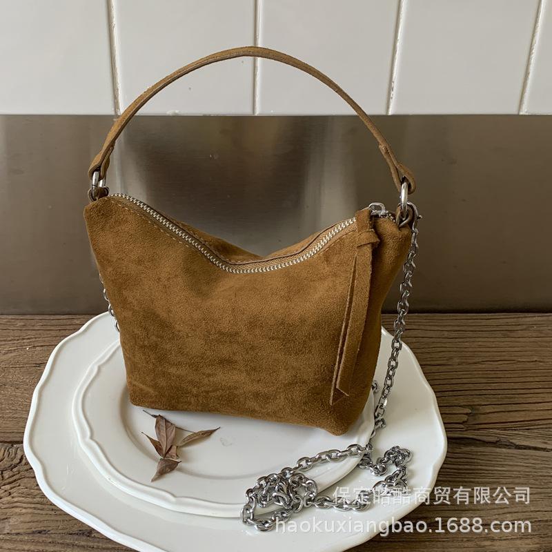 Super Fire Chain Shoulder Messenger Bag Women's Bag 2025 New Niche Design Bag Summer Versatile Portable Dumpling Bag
