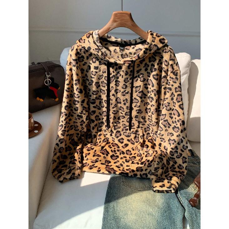 Trendy Women's Oversized Hoodie with Bold Brown Leopard Print – Cozy Fleece Pullover Sweatshirt for Casual Streetwear