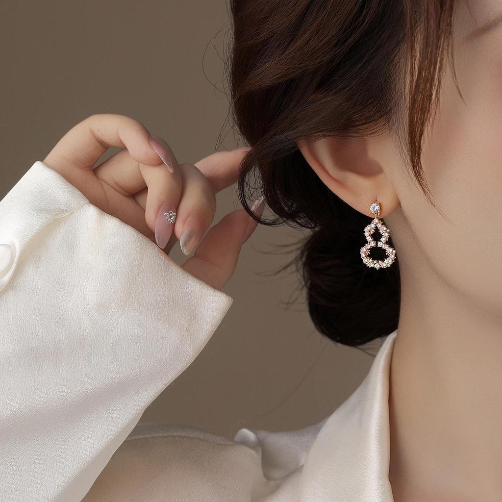 Exquisite Silver Needle Diamond Gourd Earrings - Retro & Versatile High-Class Studs