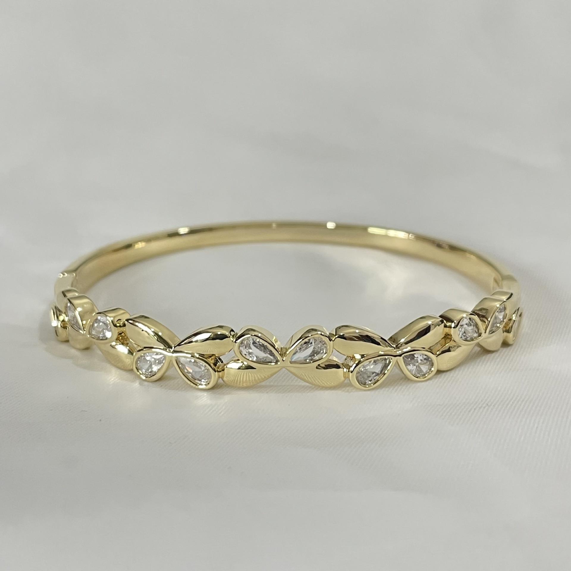 Fashionable and Creative Buckle Butterfly, Cute, Versatile, Simple and Exquisite Hand Jewelry Bracelet One Size(16-22CM)