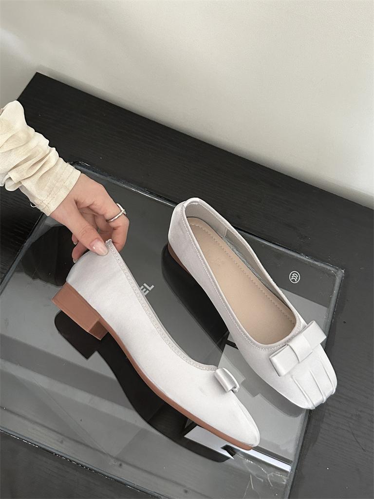 Shallow single shoes, new grandma autumn one-pedal women's shoes, flat-soled Doudou shoes with skirt flat heels